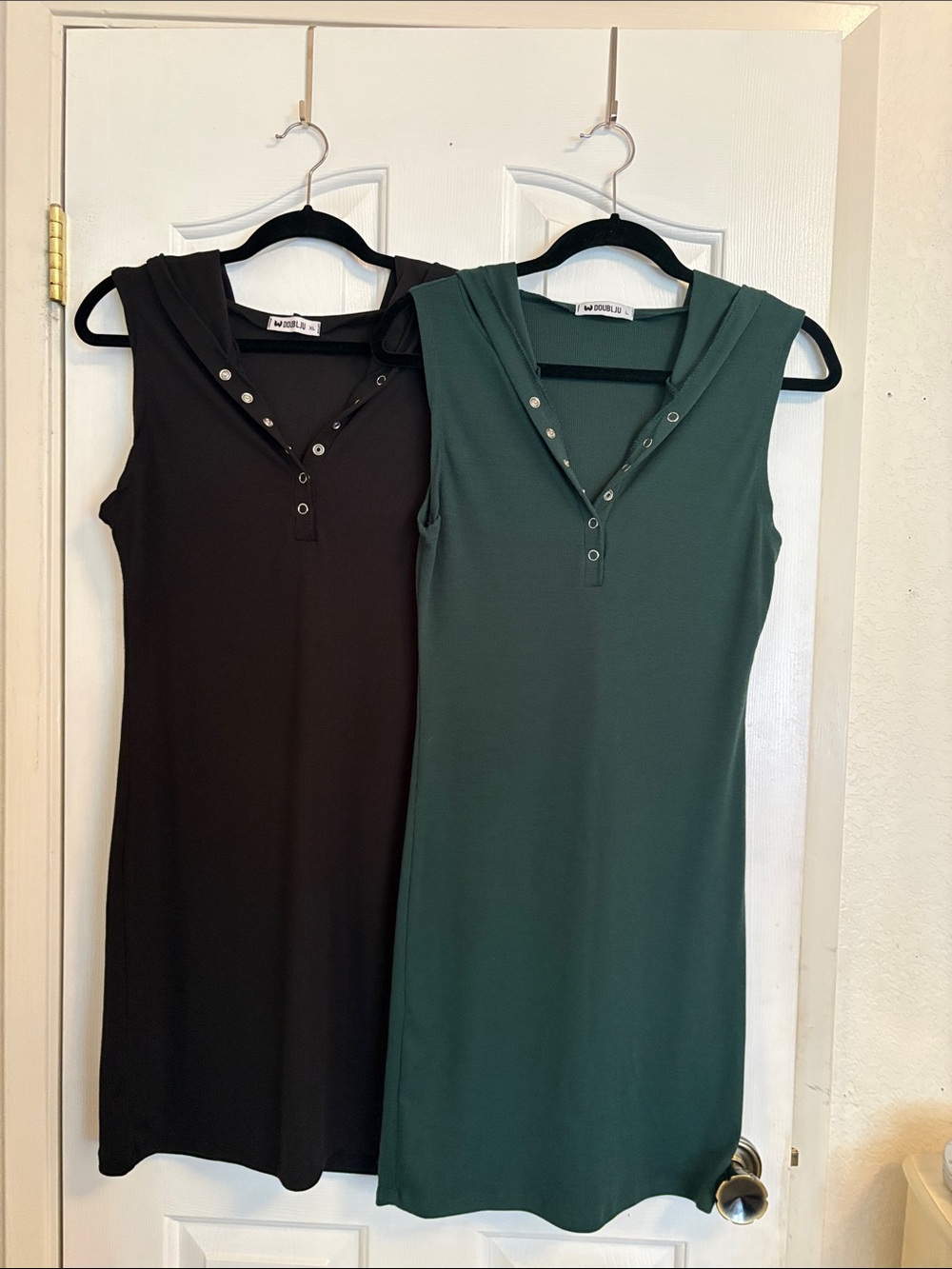 Sleeveless (2) Hooded V-Neck Dress with Snap Placket - Black & Green